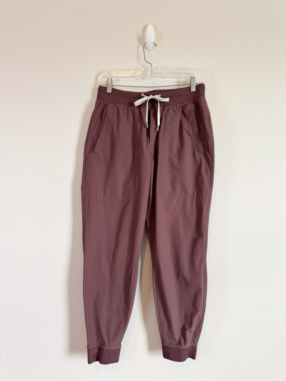 Vuori Men's Chestnut Maroon Meta Jogger Pants Size Medium
